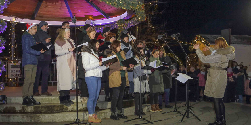 KUD RUDOLF RAJTER Božićni koncert zborova KUD-a Rudolf Rajter (subota, 27. prosinca, gradski park) – ne propustite!