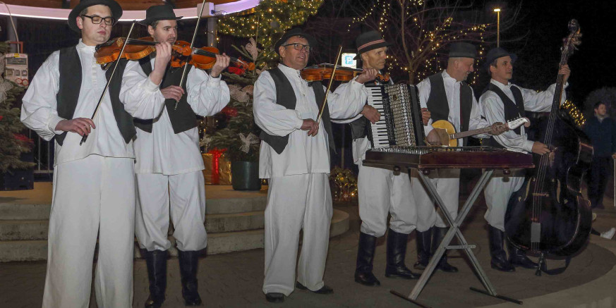 KUD SALINOVEC U subotu, 27. prosinca, božićni koncert u Područnoj školi Salinovec, u nedjelju, nastup u gradskom parku