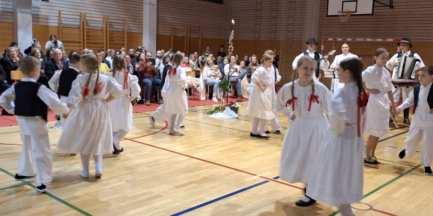 U OZRAČJU BOŽIĆA  U Salinovcu održan božićni koncert KUD-a Salinovec, večeras nastupa u gradskom parku (nedjelja, 28. 12., u 18 sati)