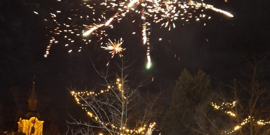 DOČEK NOVE NA GRADSKOJ ŠPICI Sretna vam nova 2026. godina!
