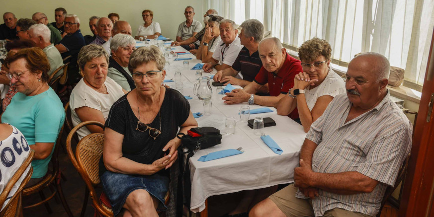 POZIV GRADA IVANCA SVIM GRAĐANIMA S PRIMANJIMA MANJIM OD 570 € MJESEČNO Podnesite zahtjev za jednokratnu novčanu potporu za 2026. godinu (od 60 do 90 €)