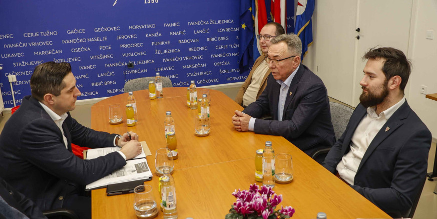 ZASTUPNIK U EUROPSKOM PARLAMENTU M. VEŠLIGAJ U IVANCU U Gradskoj vijećnici održan sastanak s gradonačelnikom M. Batinićem i suradnicima