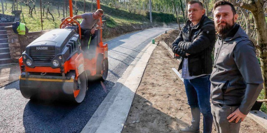 ASFALTIRANA CESTA Završavaju radovi na sanaciji klizišta Skradnjak 2 u Knapiću
