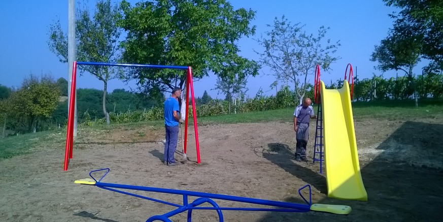 Postavljene sprave na dječjem igralištu u Osečkoj, sredstva osigurana iz županijske Zaklade Vita