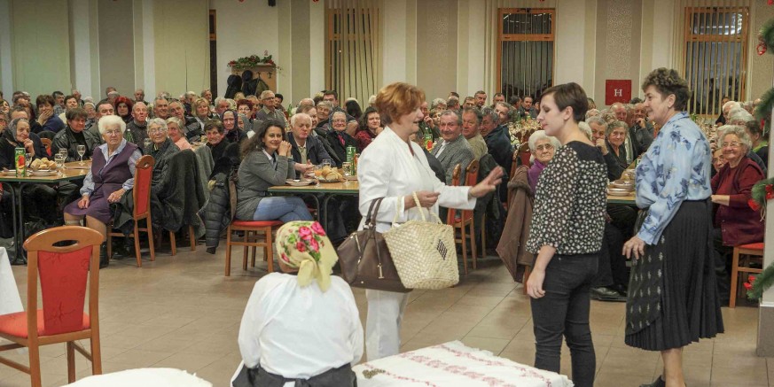 Grad Ivanec: Božićno druženje i poklon-paketi za 870 građana starijih od 76 godina