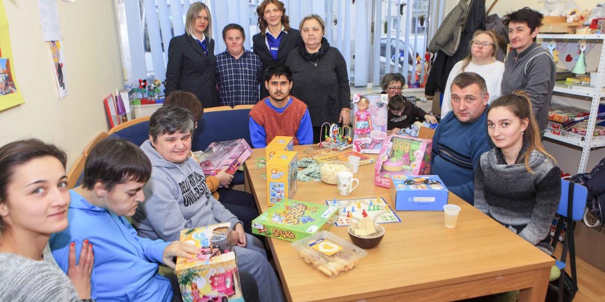 Donacija igračaka obradovale članove Udruge osoba s intelektualnim oštećenjem „Ivanečko sunce“