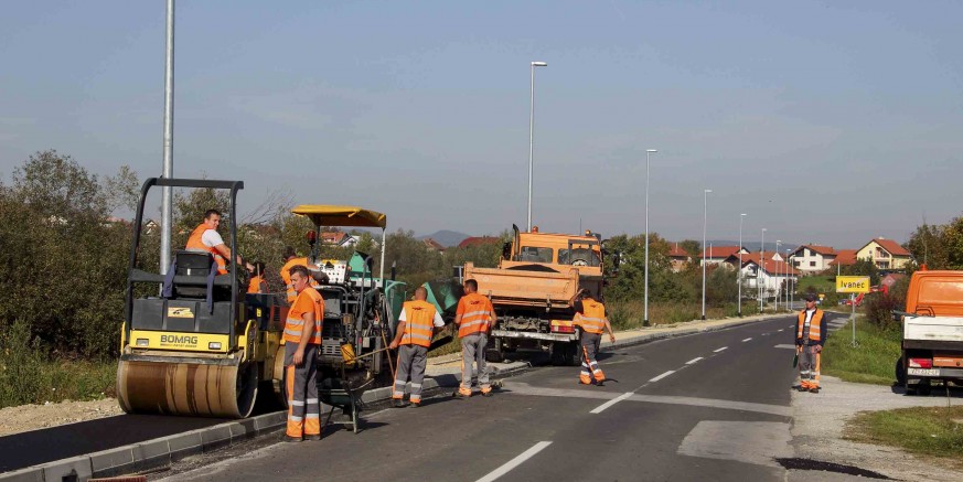 Počeli radovi na asfaltiranju nogostupa Ivanec – Jerovec