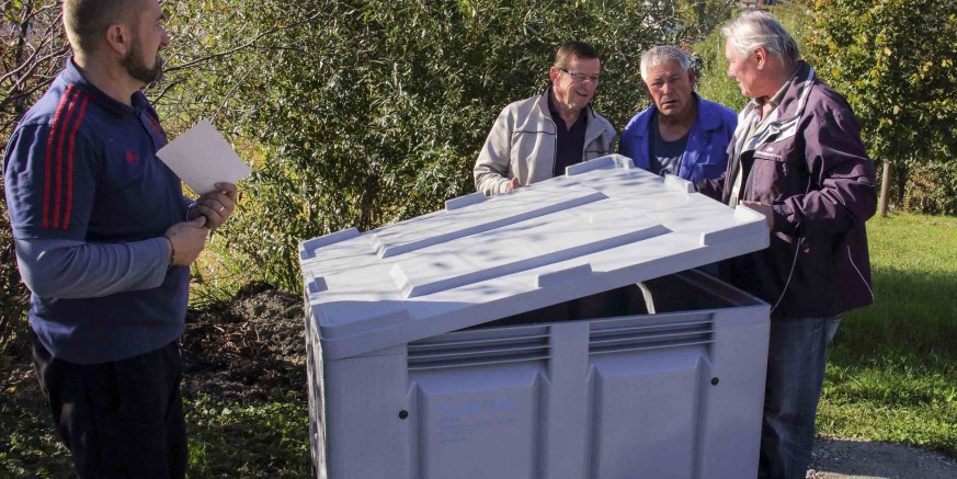 Iz zaklade Zamah: Udruga Peharček postavila kontejnere za odlaganje ambalaže od pesticida