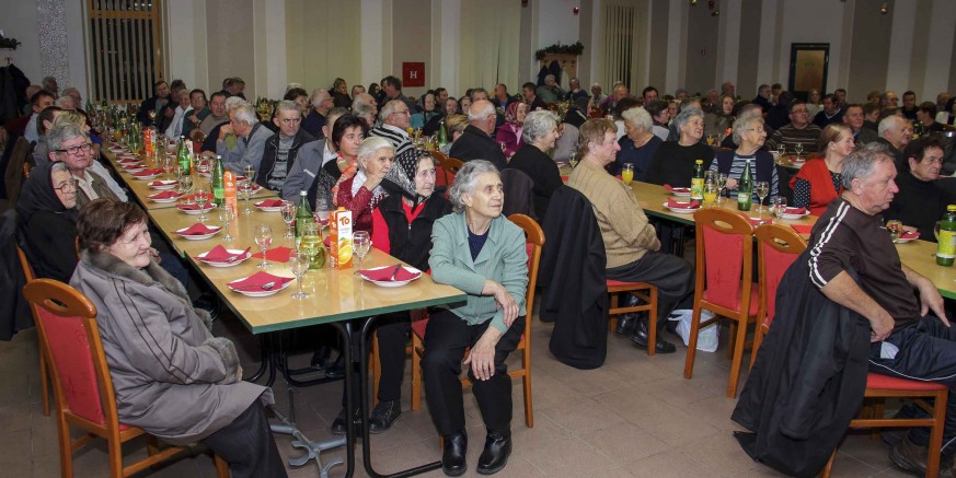Grad Ivanec organizirao podjelu darova i božićno druženje s najstarijim sugrađanima