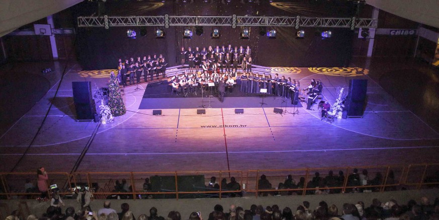 Sjajan Božićni koncert u organizaciji Grada Ivanca, KUD-ova, zborova i solista