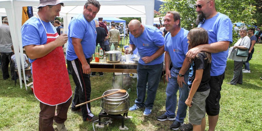 Rekordnih 30 ekipa na manifestaciji Ivanec kuha – prikupljeno 5.000 kuna za pomoć siromašnoj obitelji