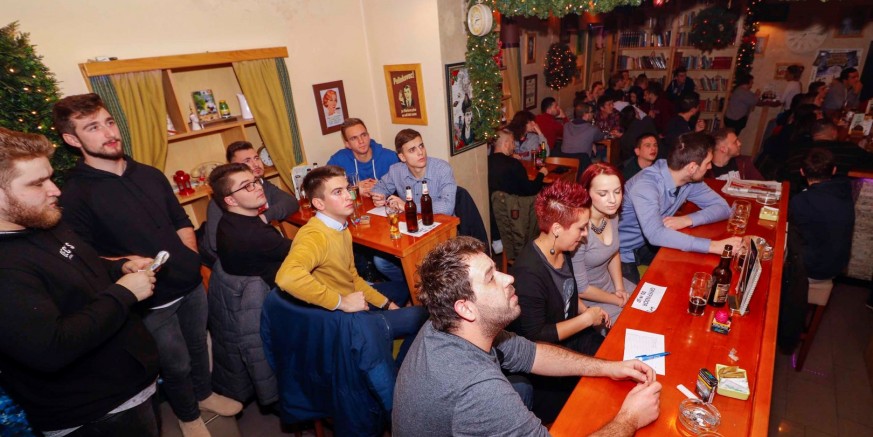 16 ekipa na 2. pub quizu Kluba mladih Ivanec