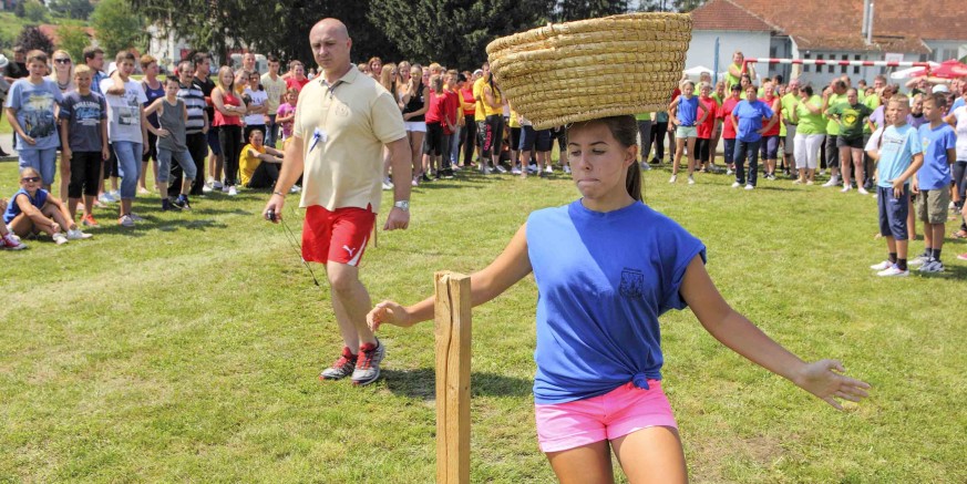 31. seoske igre starih sportova u Salinovcu