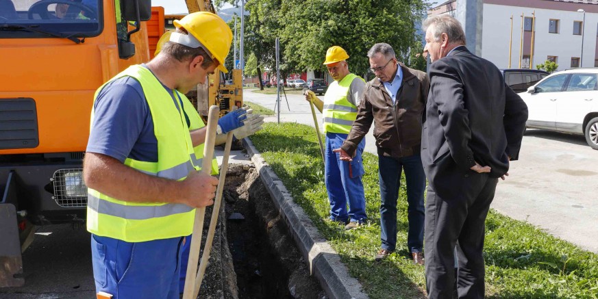 Uoči početka velikih radova na rekonstrukciji Kumičićeve ulice: Ivkom – vode polažu novu vodovodnu mrežu