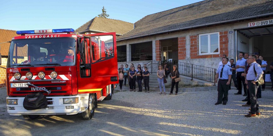 DVD-u Margečan gradonačelnik M. Batinić predao navalno vatrogasno vozilo vrijedno 400.000 k