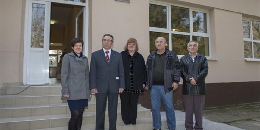 Zahvala za donaciju od 100.000 kuna: Gradu Ivancu pločica na pročelju škole u Strošincima