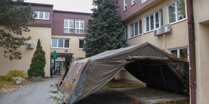 Ravnateljstvo CZ MUP-a Hrvatske postavilo šator na ulazu u Dom zdravlja Ivanec