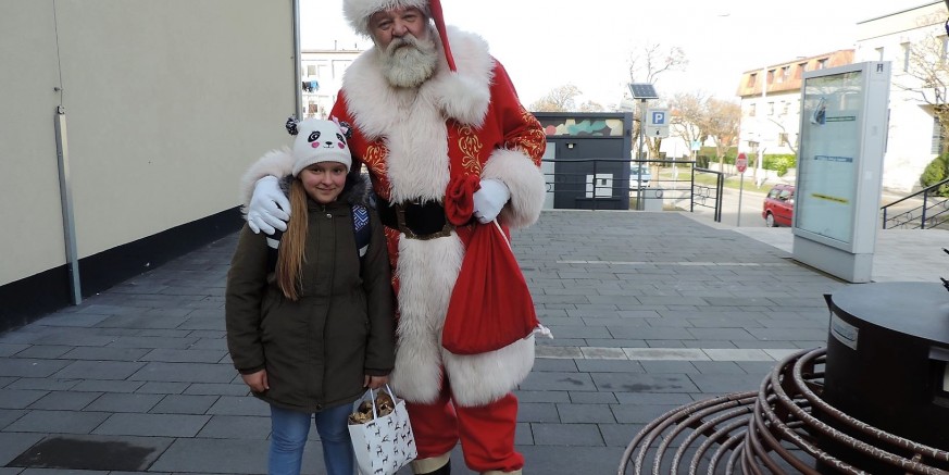Djed Mraz stigao u Ivanec, dočekao ga prepun sandučić dječjih pisama!
