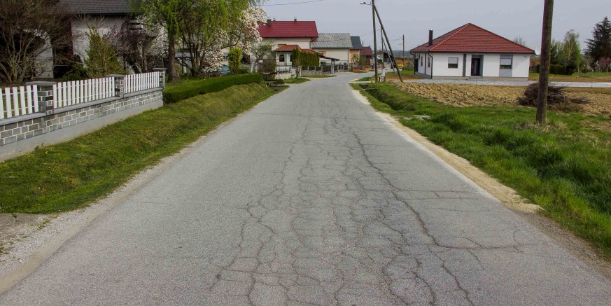 CESTA KROZ PUNIKVE Nije gradska nego je županijska, a sanacija i gradnja nogostupa - nakon Aglomeracije