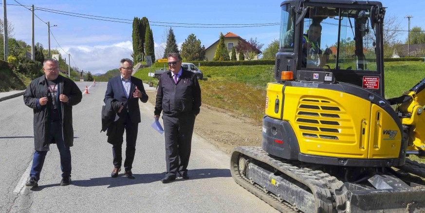 GRAD IVANEC I ŽUC Počeli zajednički radovi na uređenju prometnica na području grada Ivanca kojima upravlja ŽUC