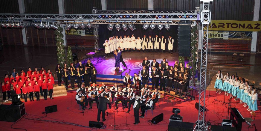 Božićnim koncertom ivanečki KUD-ovi oduševili brojnu publiku