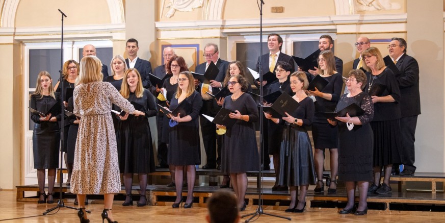 Mješoviti pjevački zbor KUD-a Rudolf Rajter na 54. državnoj smotri pjevačkih zborova u Varaždinu