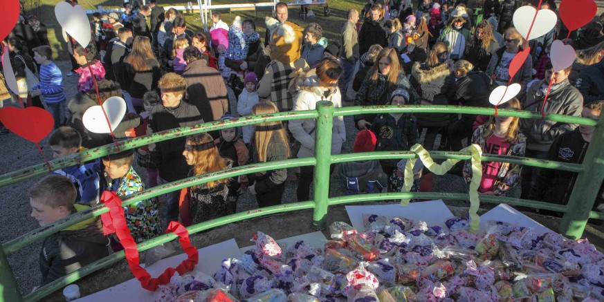 Masovan posjet djece i roditelja manifestaciji Tičeki se ženiju u ivanečkom gradskom parku