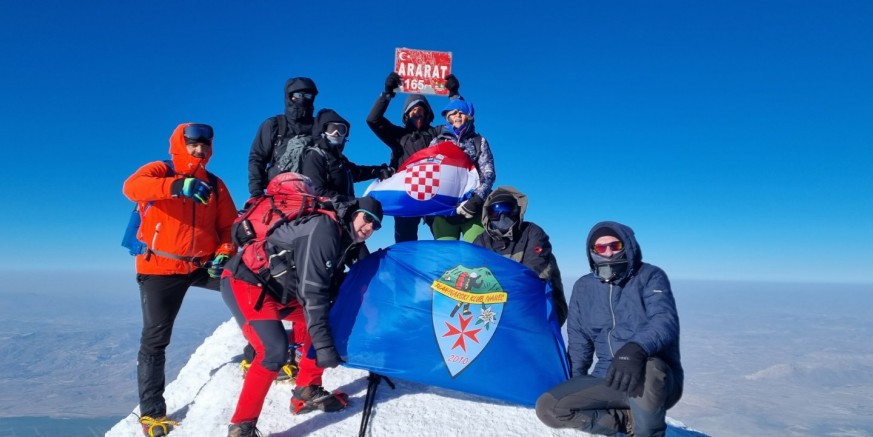 Osmeročlana alpinistička ekipa Planinarskog kluba Ivanec osvojila Ararat, najviši vrh Turske